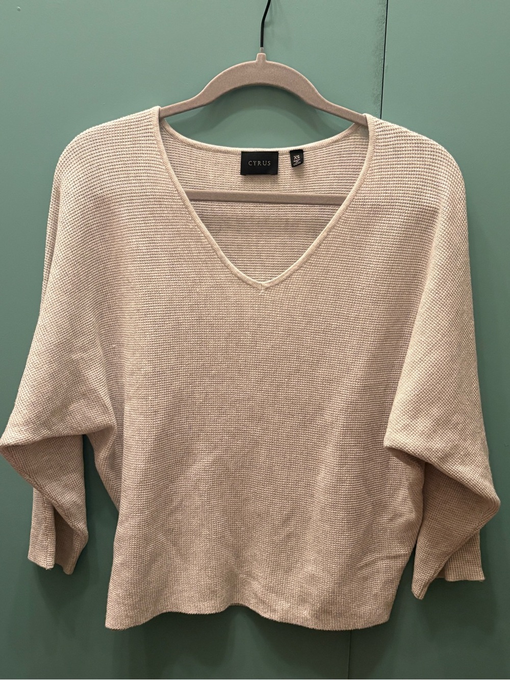Cyrus Women's Light Cream V-Neck Knit Sweater